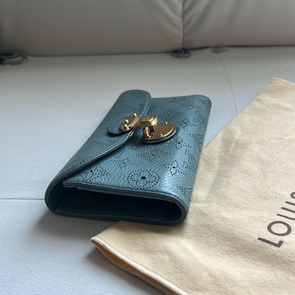 Authentic LV Mahina Amelia Wallet, EMERGENCY SALE. PRICE FIRM - Picture 6 of 17